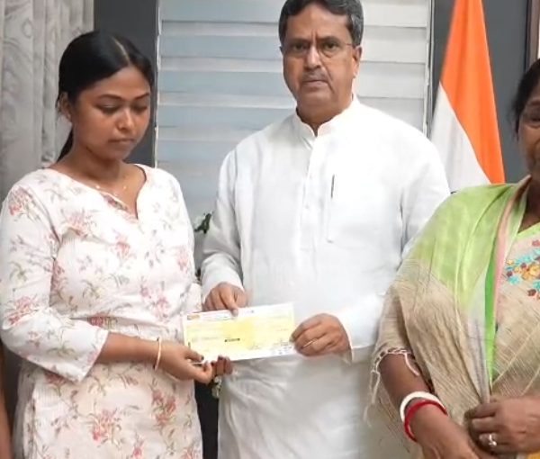 দুই শোকাহত পরিবারের পাশে মুখ্যমন্ত্রী, অগ্নিদগ্ধ ও জলডুবিতে&hellip;