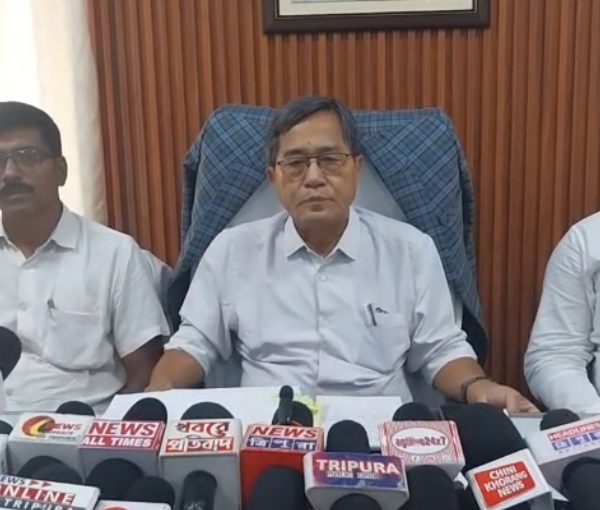 অবসরপ্রাপ্ত আমলাদের বারবার পুনর্নিয়োগ নিয়ে প্রশ্ন বিরোধী দলনেতার,&hellip;