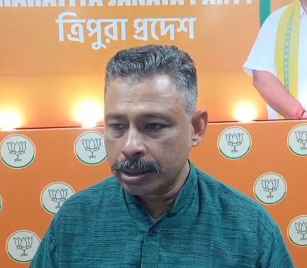 অবসরপ্রাপ্ত আমলাদের পুনর্নিয়োগ বিতর্কে বিরোধীদের পাল্টা জবাব বিজেপির,&hellip;