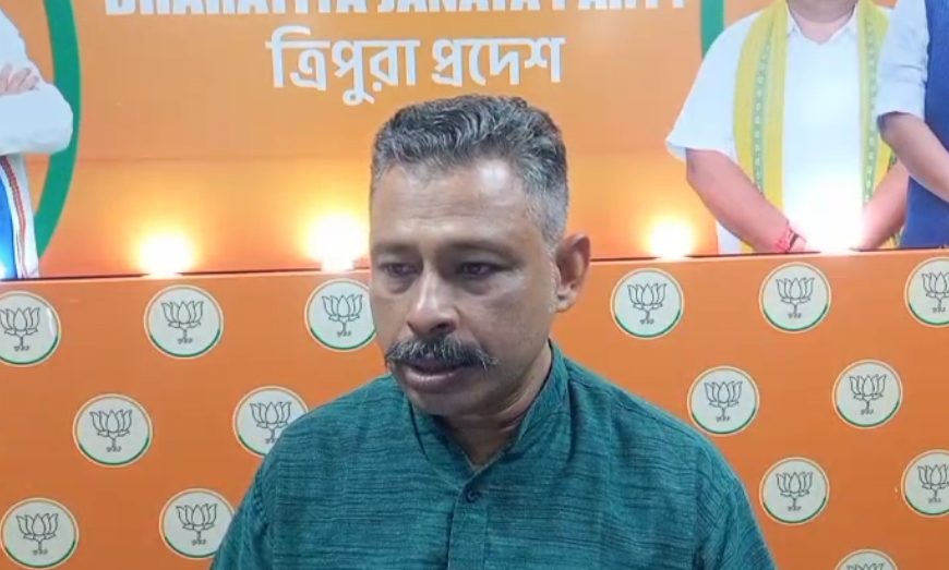 অবসরপ্রাপ্ত আমলাদের পুনর্নিয়োগ বিতর্কে বিরোধীদের পাল্টা জবাব বিজেপির, অতীতের নজির তুলে ধরলেন নব্যেন্দু ভট্টাচার্য