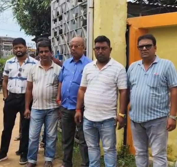বকেয়া বিল পরিশোধ না হওয়ায় বিদ্যুৎ নিগমের ঠিকাদারদের&hellip;