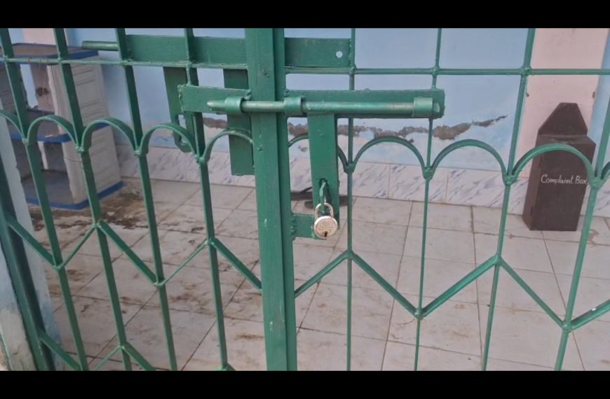 পঞ্চায়েত সচিব ছুটিতে, তালাবন্দি পঞ্চায়েত অফিস, প্রশাসনিক ব্যবস্থাপনা নিয়ে উঠছে প্রশ্ন