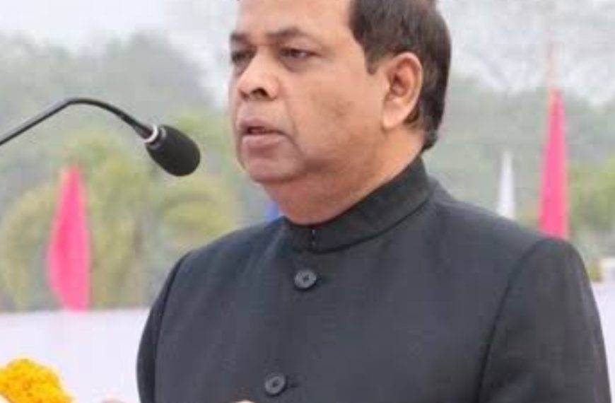 অসুস্থ মুখ্যসচিব জে. কে. সিনহা, হাসপাতালে দেখতে গেলেন মুখ্যমন্ত্রী