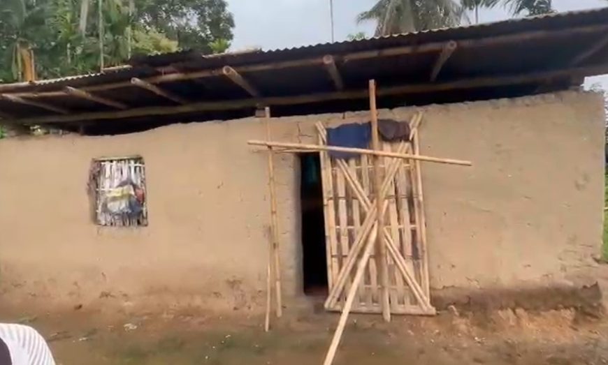 জরাজীর্ণ মাটির ঘরে দিন কাটছে মালতী দেববর্মার, মেলেনি প্রধানমন্ত্রী আবাস যোজনার ঘর পাওয়ার অভিযোগ