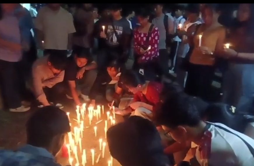 শিক্ষামন্ত্রীর পদত্যাগের জন্যে আন্দোলনের প্রেক্ষিতে আগরতলায় মোমবাতি প্রজ্বলন, প্রয়াত পরীক্ষার্থীদের স্মরণে শ্রদ্ধাঞ্জলি