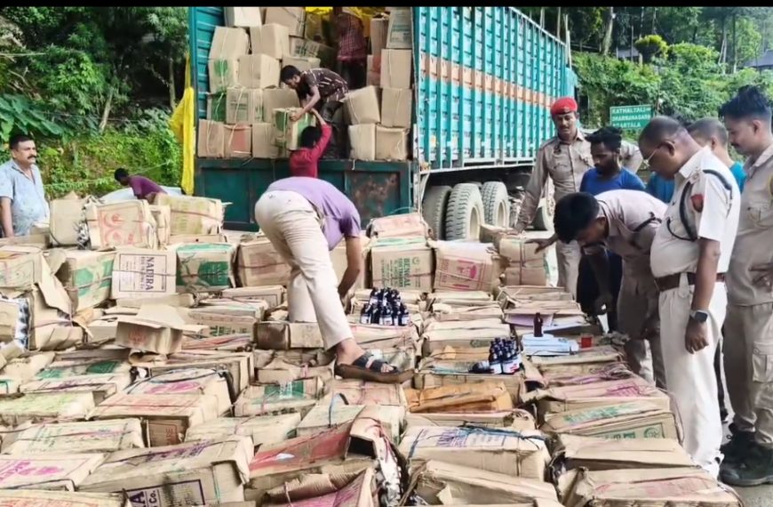 চুরাইবাড়িতে ডিমবোঝাই লরি থেকে ৩ কোটি টাকার এসকফ সিরাপ উদ্ধার, গ্রেপ্তার চালক