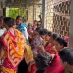 তেলিয়ামুড়া বিদ্যুৎ নিগমে রিচার্জ পরিষেবা নিয়ে গ্রাহকদেরক্ষোভ, সাংবাদিকের প্রশ্নে উত্তপ্ত পরিস্থিতি