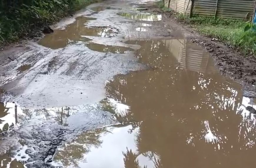 দীর্ঘদিন ধরে বেহাল গুলিরাইবাড়ি গ্রামের রাস্তা, সংস্কারের দাবিতে ক্ষুব্ধ এলাকাবাসী