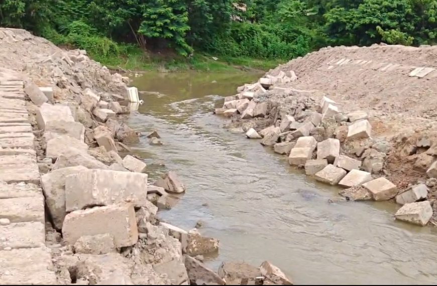 হাওড়া নদীর ভাঙন রোধে নিম্নমানের ও অবৈজ্ঞানিক কাজের অভিযোগ, তদন্তের দাবি স্থানীয়দের