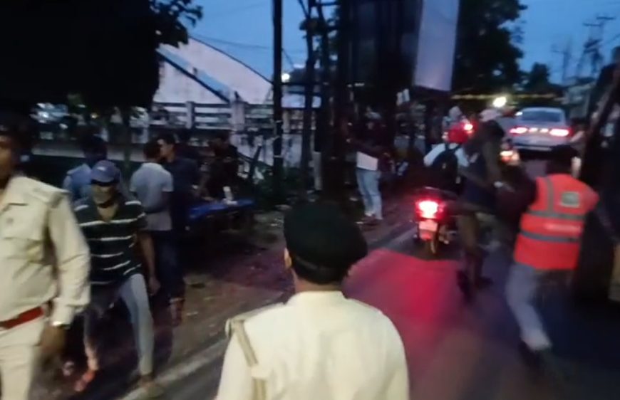 আদালতের নির্দেশে ভগবান ঠাকুর চৌমুহনী এলাকায় রাস্তার পাশের মাংসের দোকান উচ্ছেদ, অভিযানচালাল আগরতলা পুরনিগম