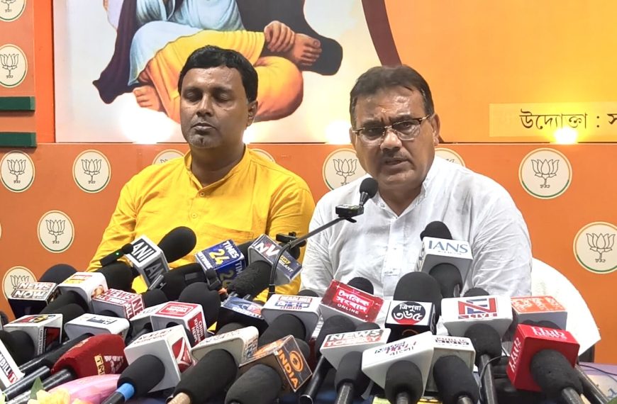 জুটমিল ইস্যুতে বিরোধীদের পাল্টা জবাব: বাম আমলের ভুল সিদ্ধান্তের বোঝা বইছে বর্তমান সরকার: অর্থমন্ত্রী