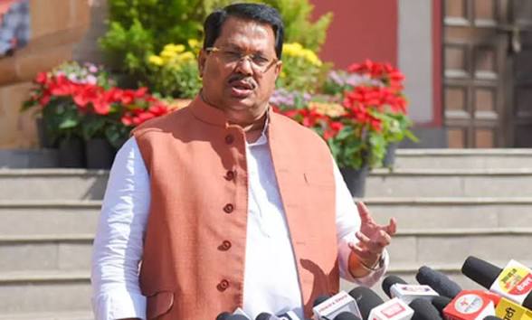কৃষক আত্মহত্যা নিয়ে আলোচনার দাবি খারিজ, মহারাষ্ট্র বিধানসভা থেকে বিরোধীদের ওয়াকআউট; কংগ্রেস বিধায়ককে বিষ্ণোই গ্যাংয়ের হুমকির অভিযোগও উত্থাপন
