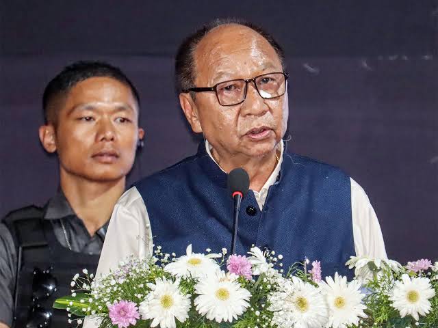 স্থায়ী শান্তি ফেরাতে সংলাপই একমাত্র পথ: মণিপুরের মুখ্যমন্ত্রী, নিহত বিজেপি বিধায়ক ভুংজাগিন ভালতের শেষকৃত্যে শ্রদ্ধা