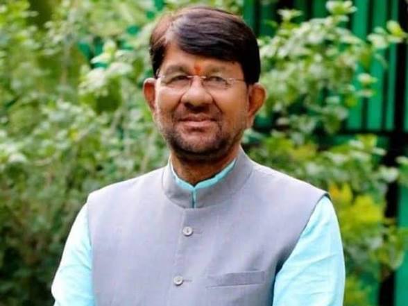 মধ্যপ্রদেশে মন্ত্রী লক্ষণ প্যাটেলের কাছ থেকে পশুপালন দফতর সরাল সরকার, দায়িত্ব নিলেন মুখ্যমন্ত্রী মোহন যাদব