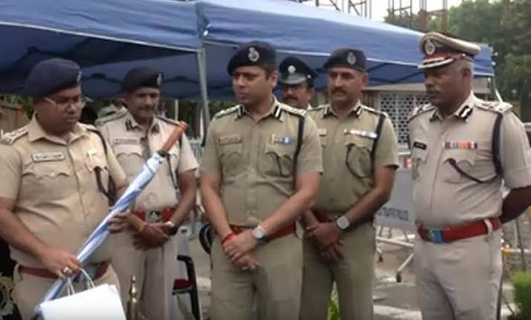 ডিউটির সময় ইয়ারফোন-হেডফোন ব্যবহারে নিষেধাজ্ঞা কলকাতা পুলিশের, নির্দেশ অমান্য করলে কড়া শাস্তি