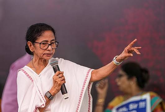 লোকসভায় সামনের সারি থেকে পিছনের আসনে অভিষেক, তৃণমূলে ভাঙনের জেরে বদল সংসদের অঙ্ক