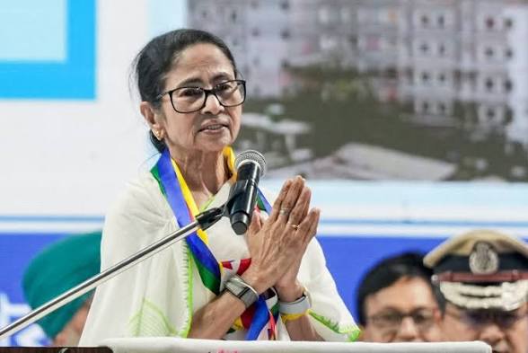 দিল্লিতে সিজেপি-র আন্দোলনে যোগ দেবেন মমতা, তৃণমূলের নাম-প্রতীক নিয়ে লড়াই সুপ্রিম কোর্ট পর্যন্ত নিয়ে যাওয়ার হুঁশিয়ারি