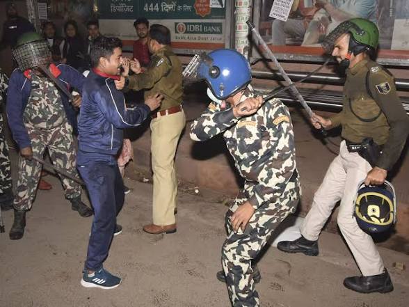 প্রশ্নফাঁস-শিক্ষা বেসরকারিকরণের প্রতিবাদে পাটনায় আইসার মিছিলে উত্তেজনা, কাঁদানে গ্যাস-জলকামান পুলিশের