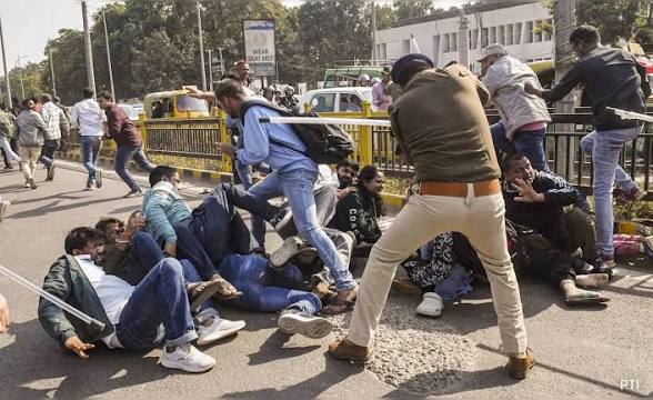 পাটনায় ছাত্র বিক্ষোভ ও লাঠিচার্জ ইস্যুতে উত্তাল বিহার বিধানসভা, সরকার-বিরোধী তুমুল বাকযুদ্ধ