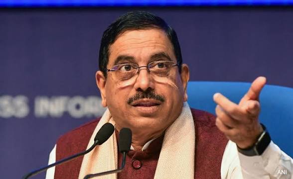 প্রধানমন্ত্রী পূর্ণ আস্থা রেখেই শিক্ষামন্ত্রকের দায়িত্ব দিয়েছেন: প্রহ্লাদ জোশী