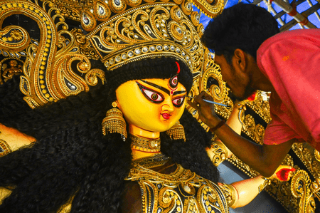 দুর্গাপুজোয় মাংস বিক্রি নিয়ে ভিএইচপির ‘নির্দেশিকা’, বাংলায় শুরু রাজনৈতিক বিতর্ক