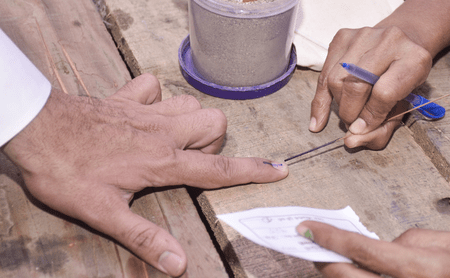 স্মার্টফোন-ল্যাপটপ নয়, রাজস্থান ভোটে ফিরছে চারপাই, কেটলি আর চিমটা