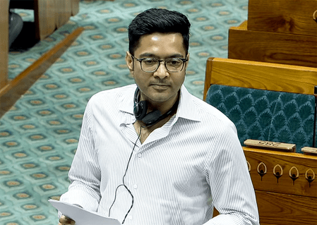 চোখের চিকিৎসার জন্য বিদেশ যাওয়ার অনুমতি চেয়ে ফের সুপ্রিম কোর্টের দ্বারস্থ অভিষেক বন্দ্যোপাধ্যায়