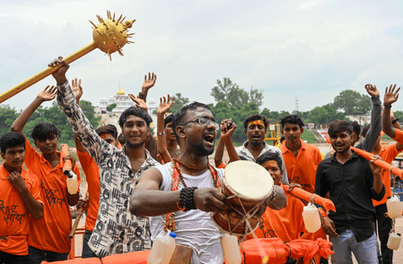 জবলপুরে বিশাল কাঁওয়ার যাত্রা, ভক্তদের ঢল; শোভাযাত্রায় মুখ্যমন্ত্রী মোহন যাদব