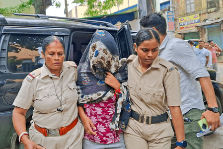 মন্ত্রীদের ছেলেদের ‘হানিট্র্যাপে’ ফেলার ছক? জইশ-যোগে ধৃত চক্রের তদন্তে নতুন তথ্য, খতিয়ে দেখছে পশ্চিমবঙ্গ এসটিএফ