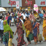গ্যাস সংকটে বিপর্যস্ত বাংলাদেশ, সিএনজি-চালিত যান কমে ভোগান্তিতে সাধারণ মানুষ