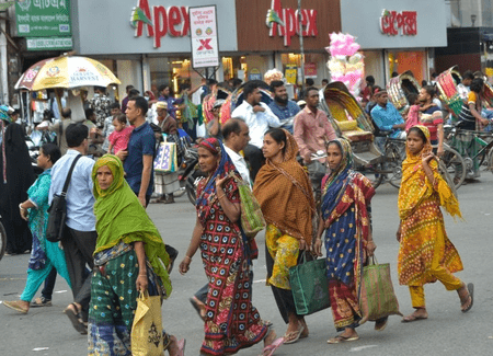গ্যাস সংকটে বিপর্যস্ত বাংলাদেশ, সিএনজি-চালিত যান কমে ভোগান্তিতে সাধারণ মানুষ