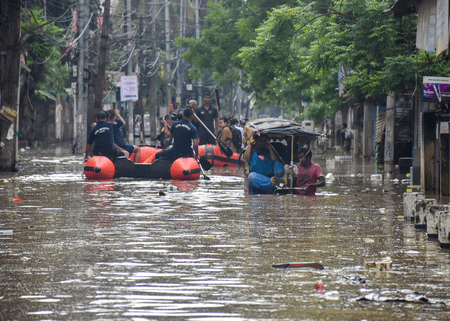 অসমে বন্যা: ৯ আগস্ট থেকে বাড়ি বাড়ি গিয়ে ক্ষয়ক্ষতির সমীক্ষা, মৃত বেড়ে ৮৭; ক্ষতিগ্রস্ত ১১.৪৫ লক্ষের বেশি মানুষ