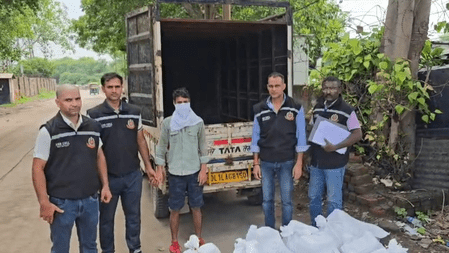দিল্লিতে আন্তঃরাজ্য অবৈধ মদ পাচারচক্রের পর্দাফাঁস, ১৪৭ কার্টন মদ উদ্ধার; গ্রেফতার ১