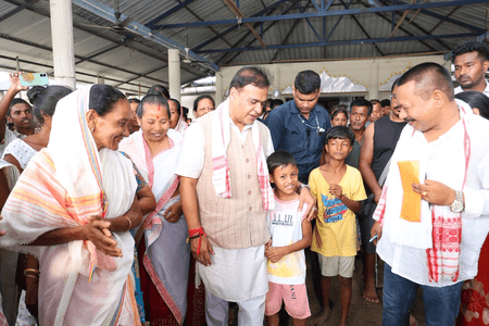 ‘ওরা জেন জি বা জেন আলফা নয়, আমার কাছে ওরা ‘জেন হোপ’: বন্যা দুর্গত শিশুদের সঙ্গে দেখা করে বললেন হিমন্ত বিশ্ব শর্মা
