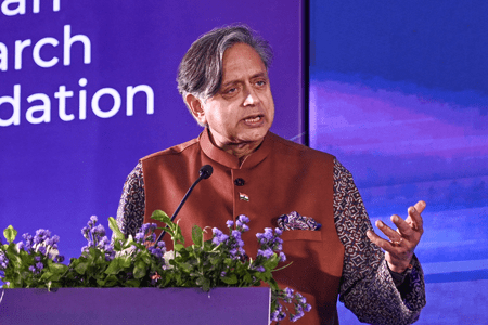ছাত্র আন্দোলন নিয়ে শশী থারুরের মন্তব্যে বিজেপির সমর্থন, কংগ্রেসের দাবি—রাহুলের লক্ষ্য রাজনৈতিক লাভ নয়, ব্যবস্থাগত সংস্কার