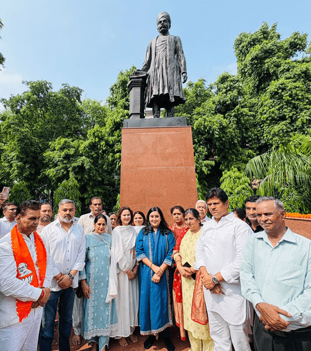 ভারত ছাড়ো দিবসে স্বাধীনতা সংগ্রামী ও শহিদদের শ্রদ্ধা, স্মৃতিসৌধ পরিষ্কার করলেন বাঁসুরি স্বরাজ-সহ বিজেপি নেতারা