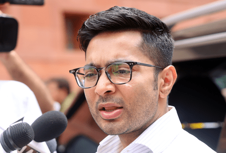 ২০ বিদ্রোহী সাংসদের অযোগ্যতা নিয়ে স্পিকারের নিষ্ক্রিয়তার বিরুদ্ধে সুপ্রিম কোর্টে অভিষেক বন্দ্যোপাধ্যায়