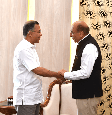 বাংলাদেশের প্রধানমন্ত্রীর সঙ্গে ভারতীয় হাইকমিশনারের বৈঠক, দ্বিপাক্ষিক সম্পর্ক জোরদারে আলোচনা