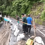 দার্জিলিংয়ে ব্যস্ত পাহাড়ি রাস্তায় ধস, স্তব্ধ যান চলাচল; ফের ভারী বৃষ্টির পূর্বাভাস