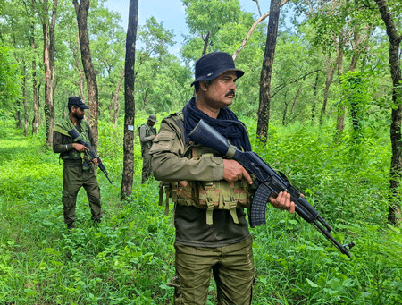 কাশ্মীরে আইএসআইয়ের নতুন কৌশল: কিশোরদের নিয়োগ, পিস্তল পাচার ও জঙ্গলে যুদ্ধের প্রস্তুতি