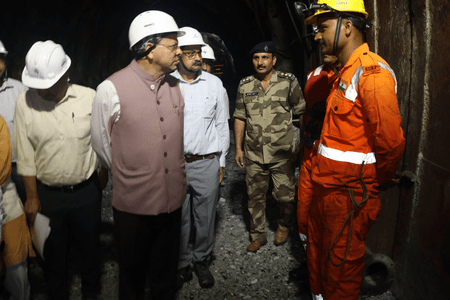 চামোলিতে বিপর্যস্ত সুড়ঙ্গে উদ্ধারকাজ পরিদর্শন মুখ্যমন্ত্রী ধামির