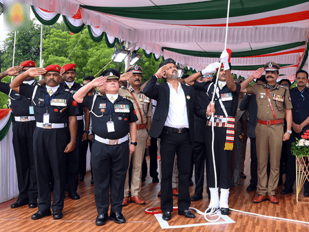স্বাধীনতা দিবসের অনুষ্ঠানে কর্তব্যরত অবস্থায় মৃত কনস্টেবলের পরিবারকে ৩০ লক্ষ টাকা সাহায্য ঘোষণা বিজয়ের