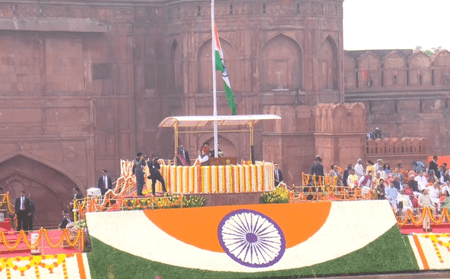 লালকেল্লায় তেরঙ্গা উত্তোলন মোদির, ২০৪৭-এ বিকশিত ভারত গড়তে বড় স্বপ্ন দেখার আহ্বান