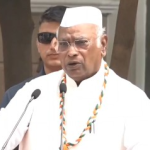 নাম বদল নয়, মানুষের আর্থিক পরিস্থিতি বদলাতে কাজ করেছে কংগ্রেস: কেন্দ্রকে খাড়গের খোঁচা