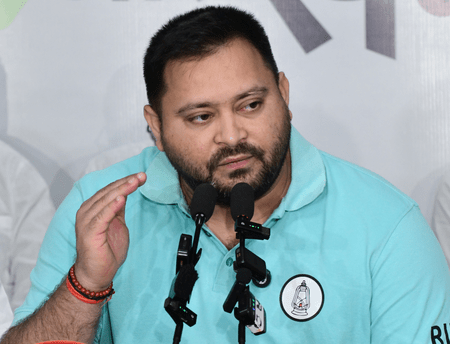 বিহারের বারহে সন্দেহভাজন বিষমদে ৪ মৃত্যু, উচ্চপর্যায়ের তদন্তের দাবি তেজস্বী যাদবের
