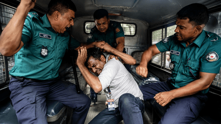 বাংলাদেশে পুলিশি হামলায় সাংবাদিক আহত, ব্যবস্থা নেওয়ার দাবি মানবাধিকার সংগঠনের