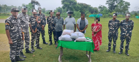ভারত-নেপাল সীমান্তের কাছে ২০ কেজির বেশি গাঁজা উদ্ধার, গ্রেফতার ৪