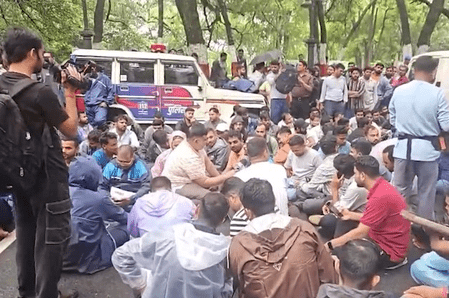 ঝাড়খণ্ডে একের পর এক পরীক্ষা বাতিলে নতুন করে বিক্ষোভ, সচিবালয় চত্বরে ঢুকে পড়লেন নির্বাচিত প্রার্থীরা