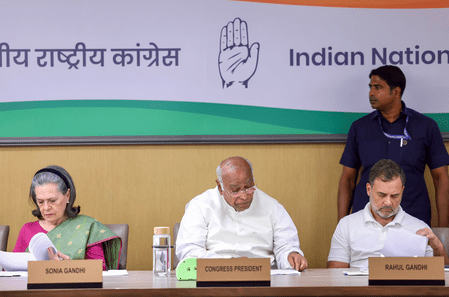 সোনিয়া-রাহুল কীভাবে ‘বন্দে মাতরম’-এর তাৎপর্য বুঝবেন: বিজেপি
