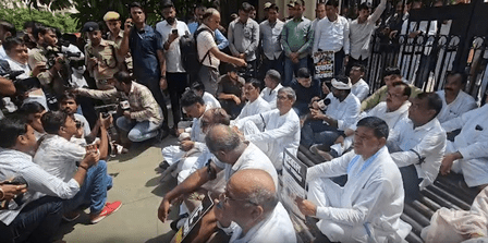 স্কুলে প্রবেশে নতুন নির্দেশিকার প্রতিবাদে রাজস্থান কংগ্রেসের মিছিল